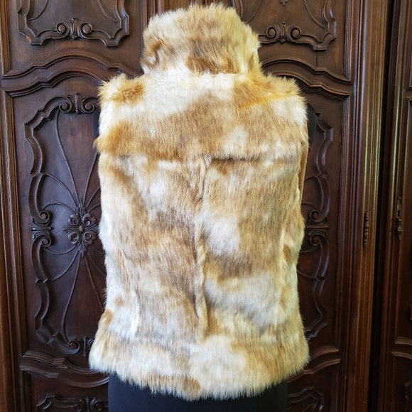 Suede & Faux Fur Reversible Woman's Vest. - Picture 6 of 8
